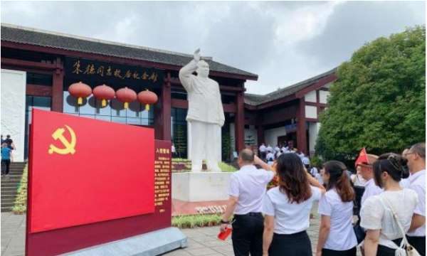 大竹县个私协会开展“红色记忆 赞歌永鸣”党建活动